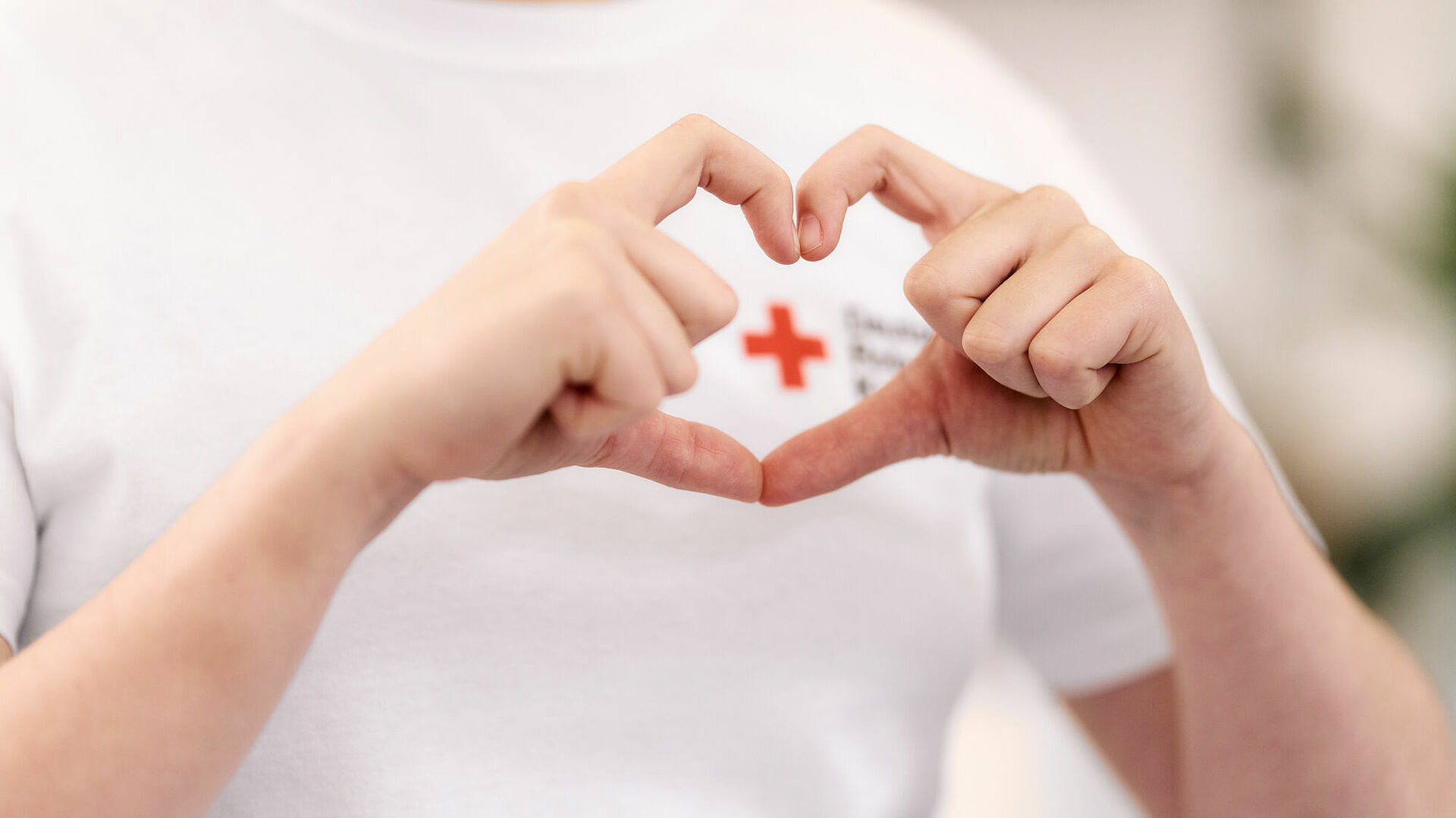 Symbolfoto Zwei Hände formen ein Herz Zwei Hände formen ein Herz
